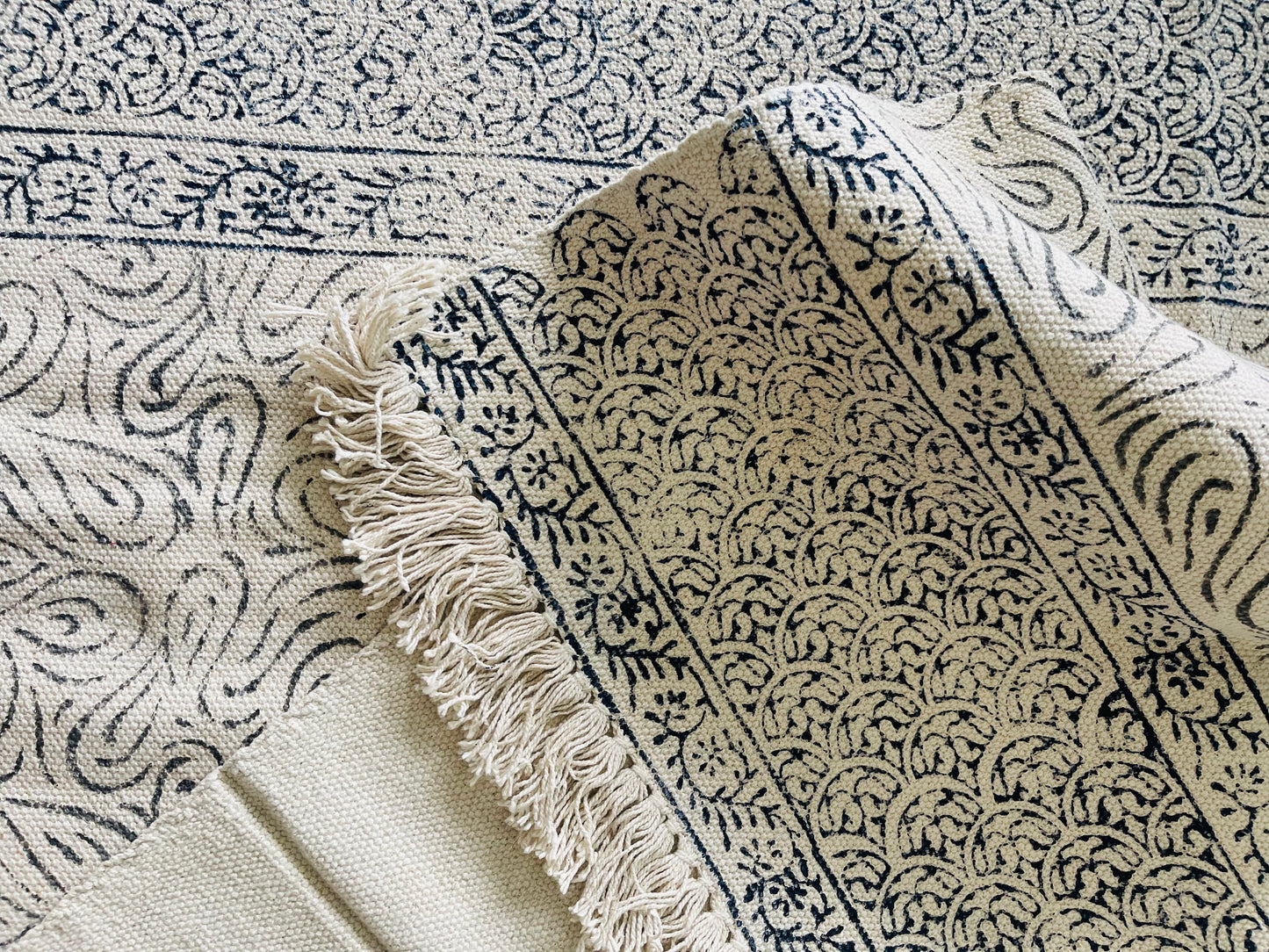 Handcrafted Black & White pattern Throw Rug