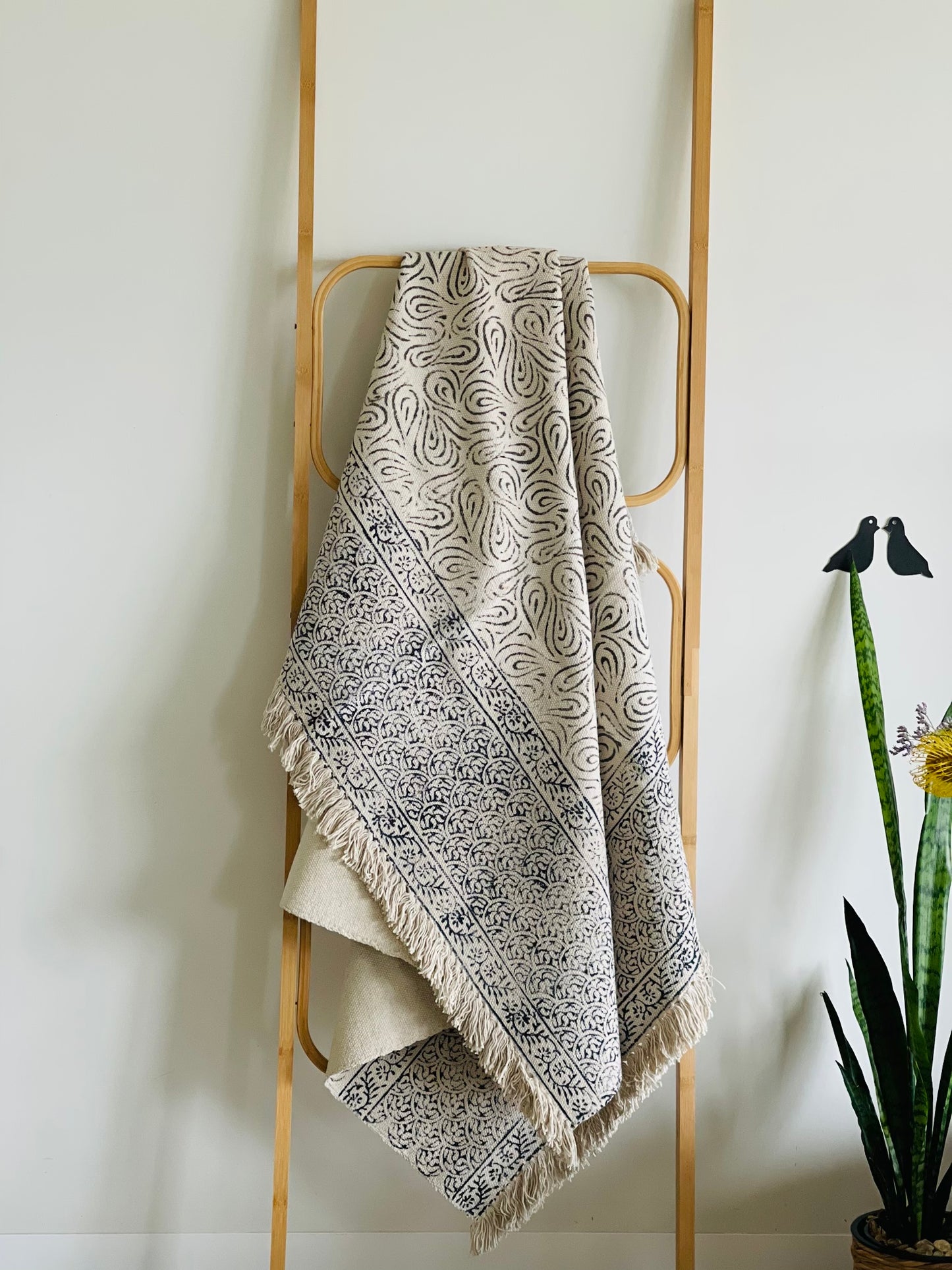 Handcrafted Black & White pattern Throw Rug