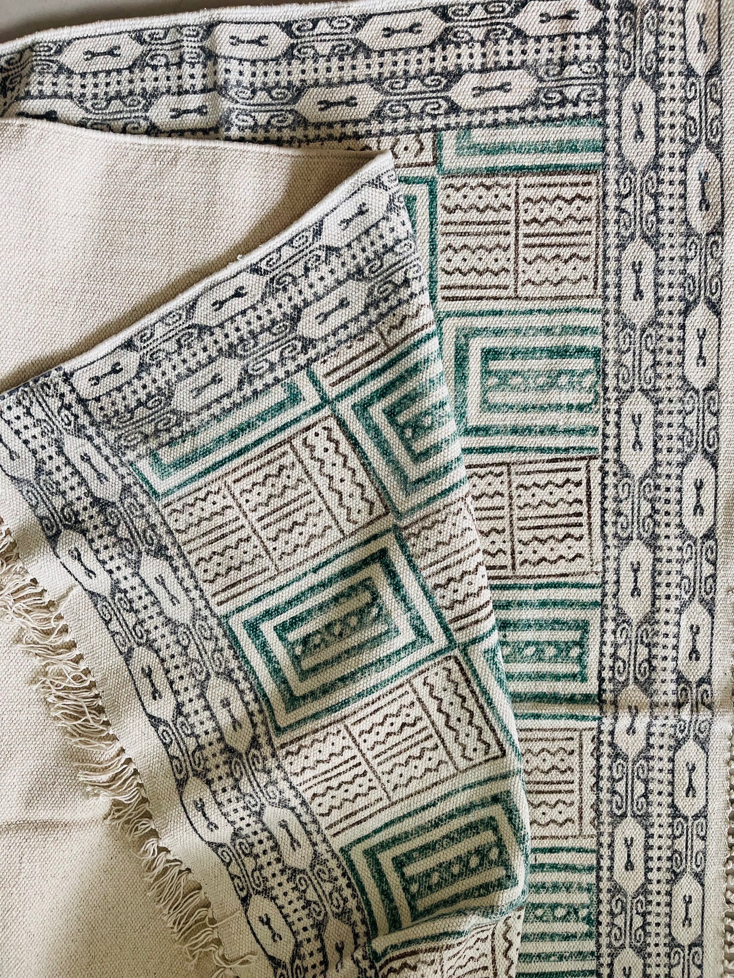 Handcrafted Pattern Throw Rug