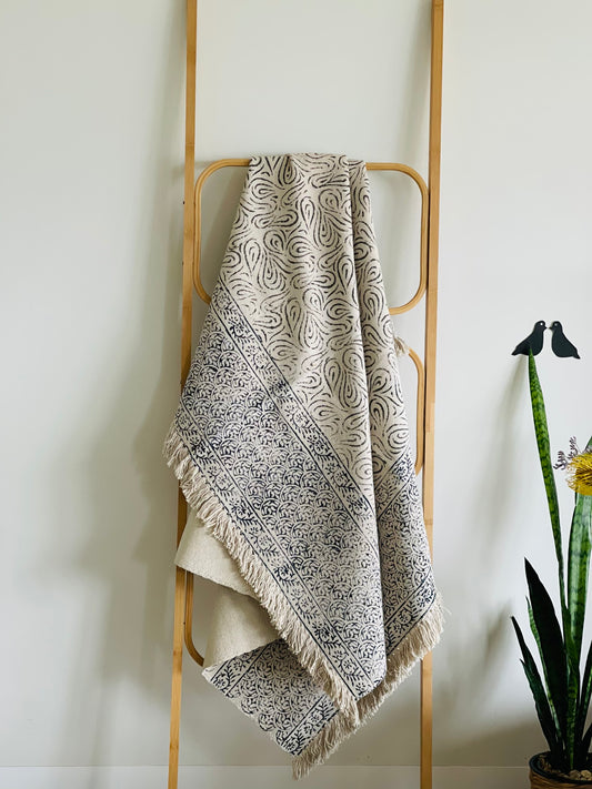 Handcrafted Black & White pattern Throw Rug
