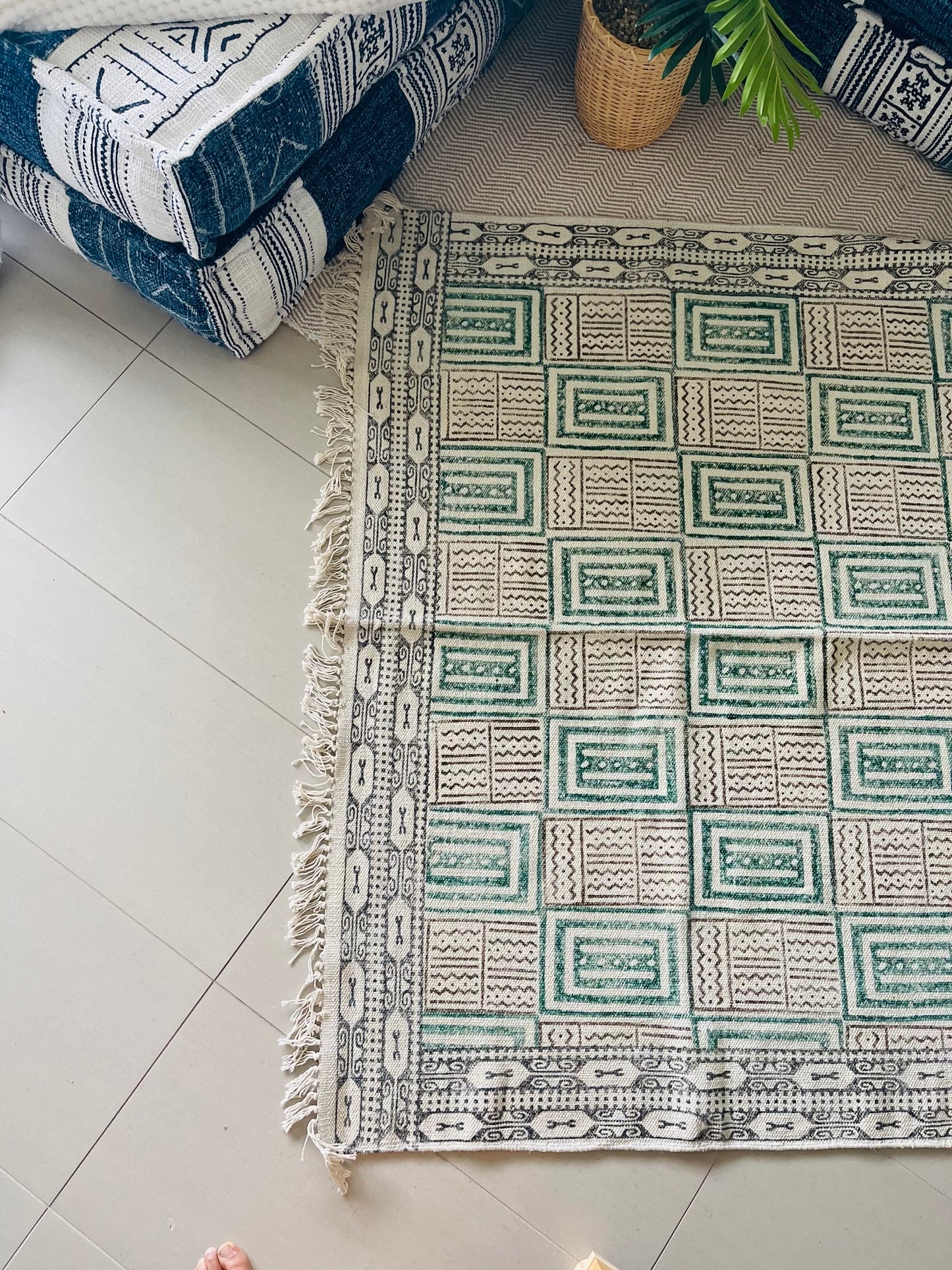 Handcrafted Pattern Throw Rug